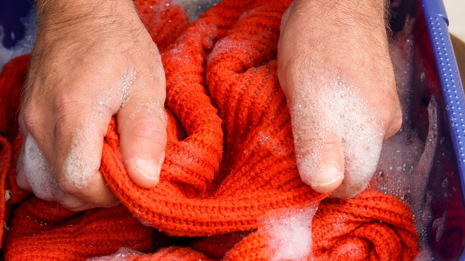 Уход за шерстяными изделиями: полное руководство по стирке и сохранению вещей